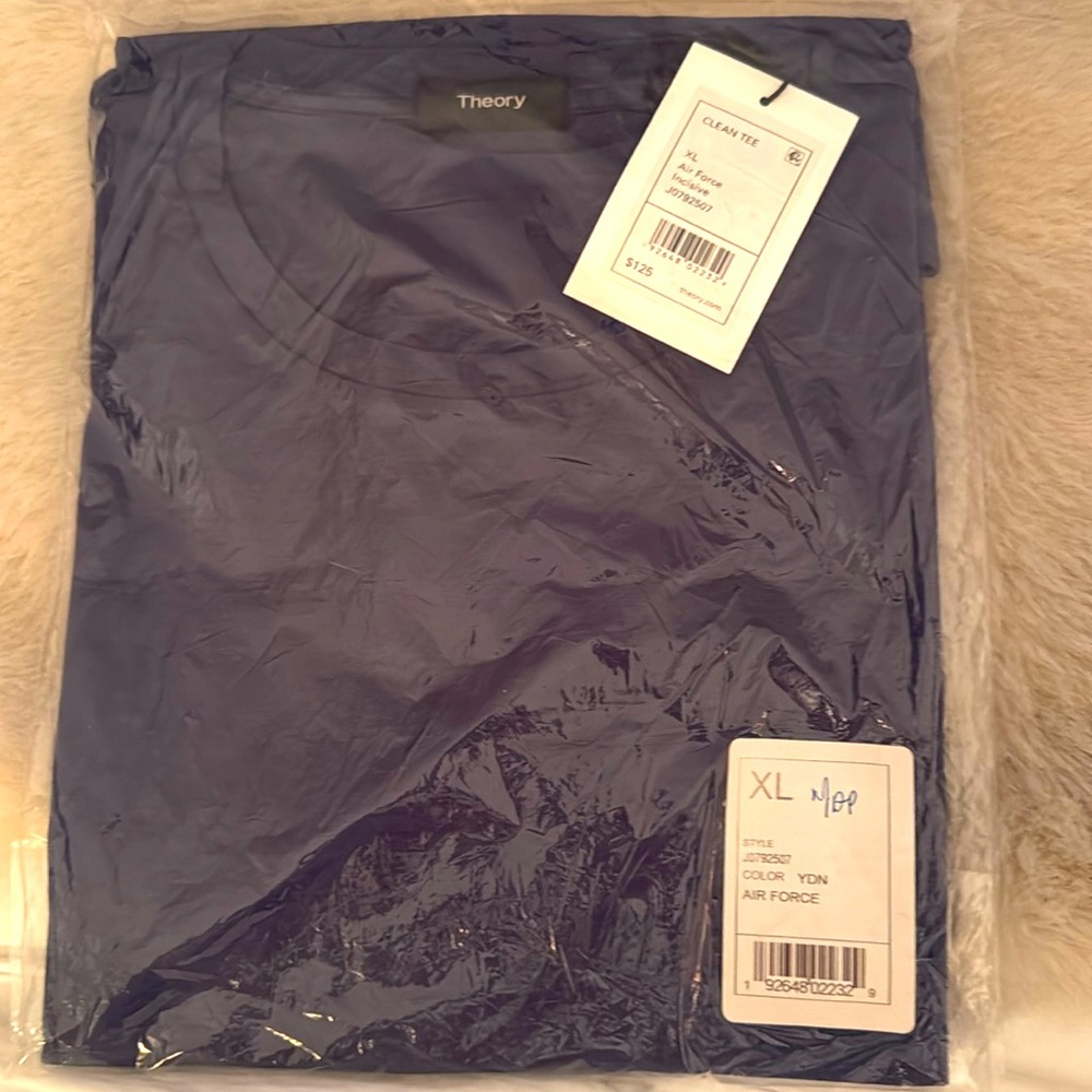 Still in packaging men’s Theory tshirt
